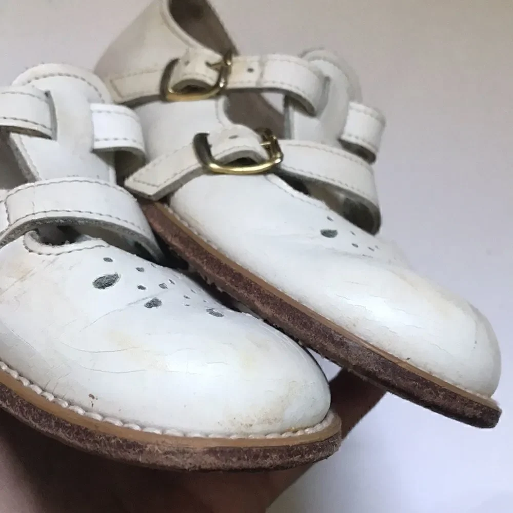 Vintage white leather Mary Jane double buckle shoes